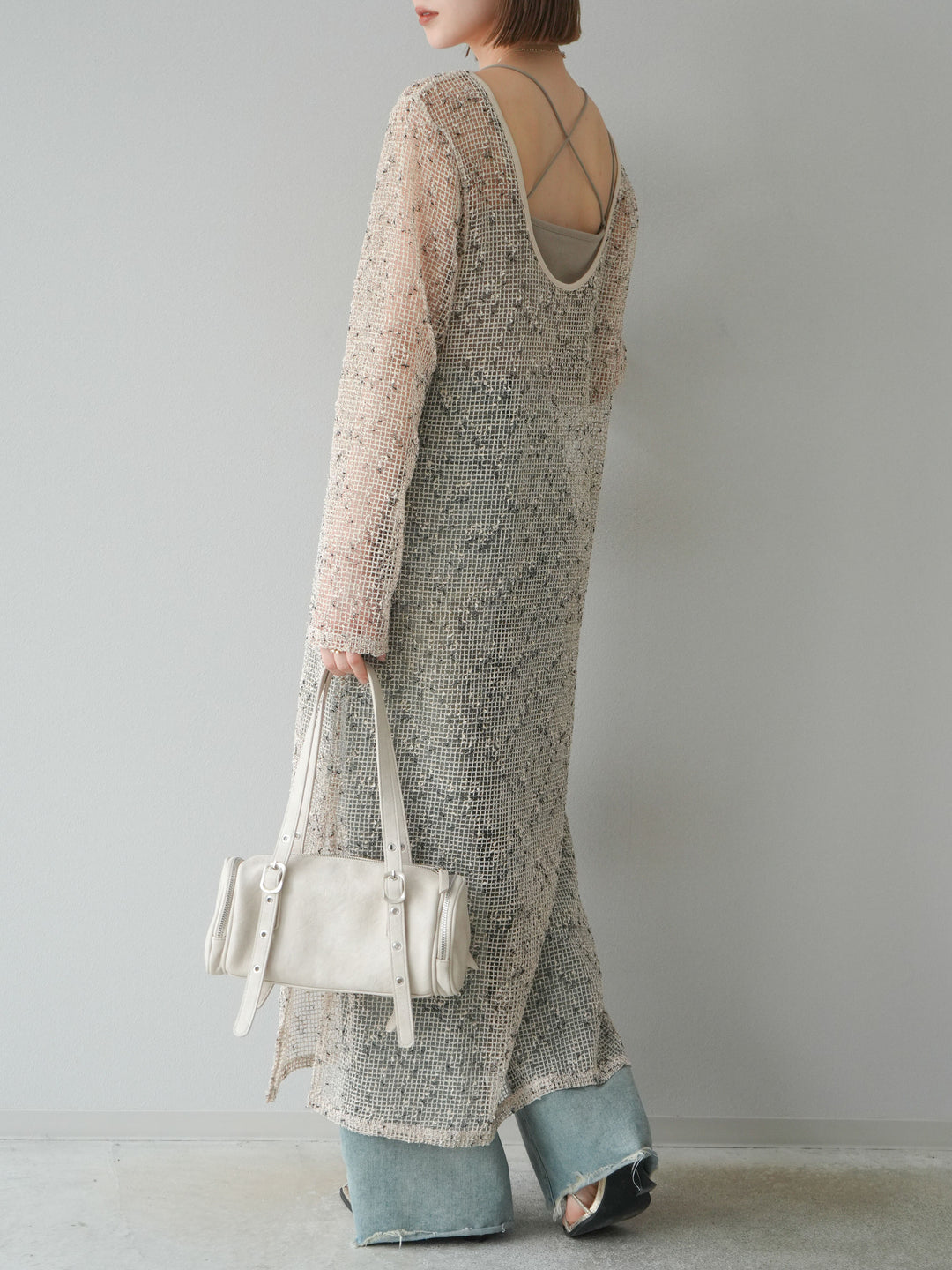 [預購] 鏤空網眼露背洋裝/象牙白