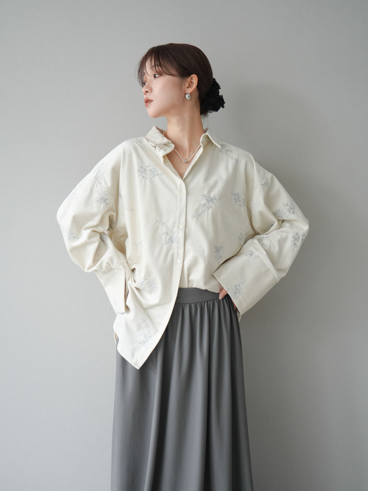 [予約]ベロアフラワーエンブロイダリーシャツ/エクリュ