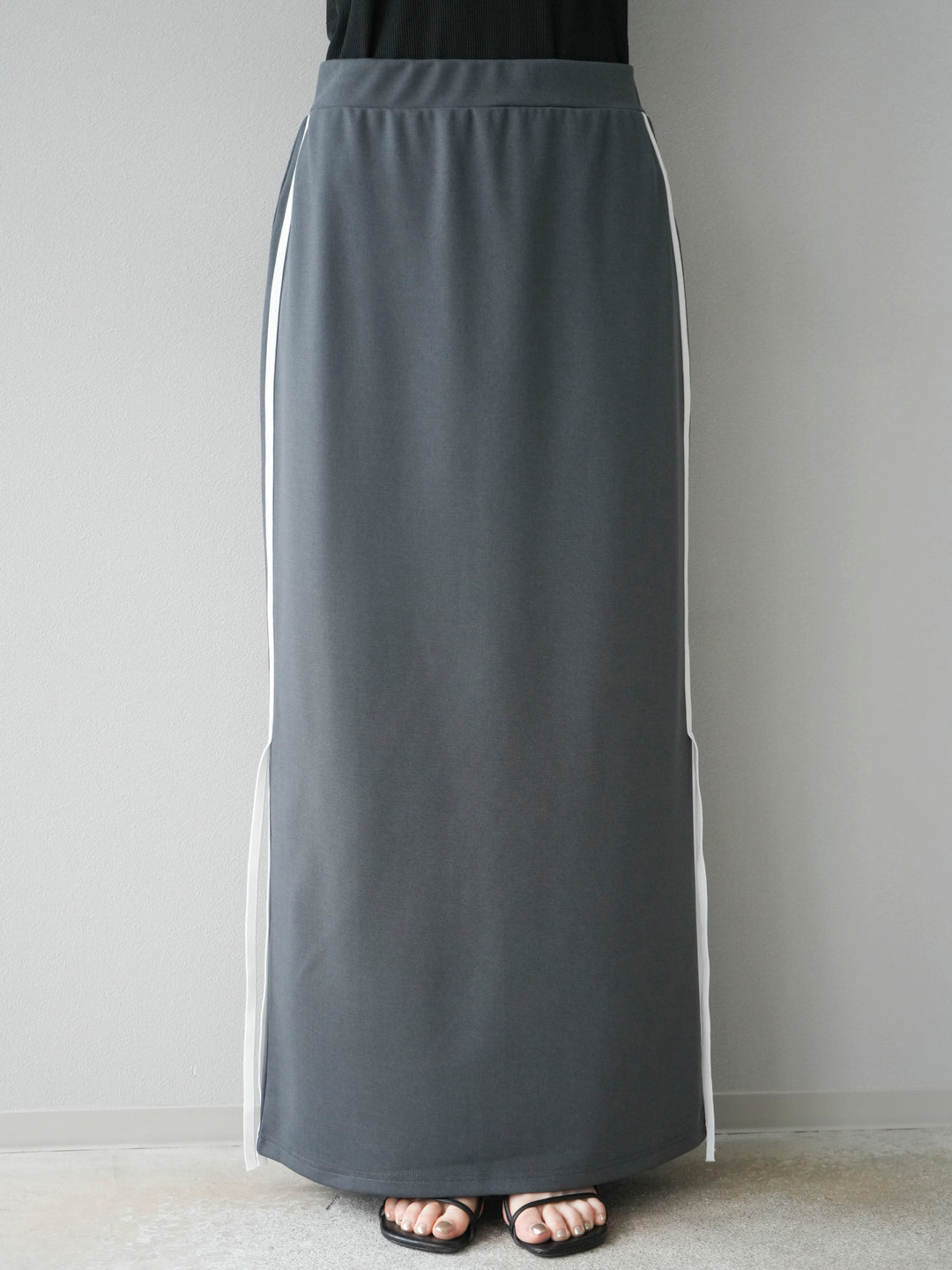 [予約]サイドラインジャージナロースカート/チャコール