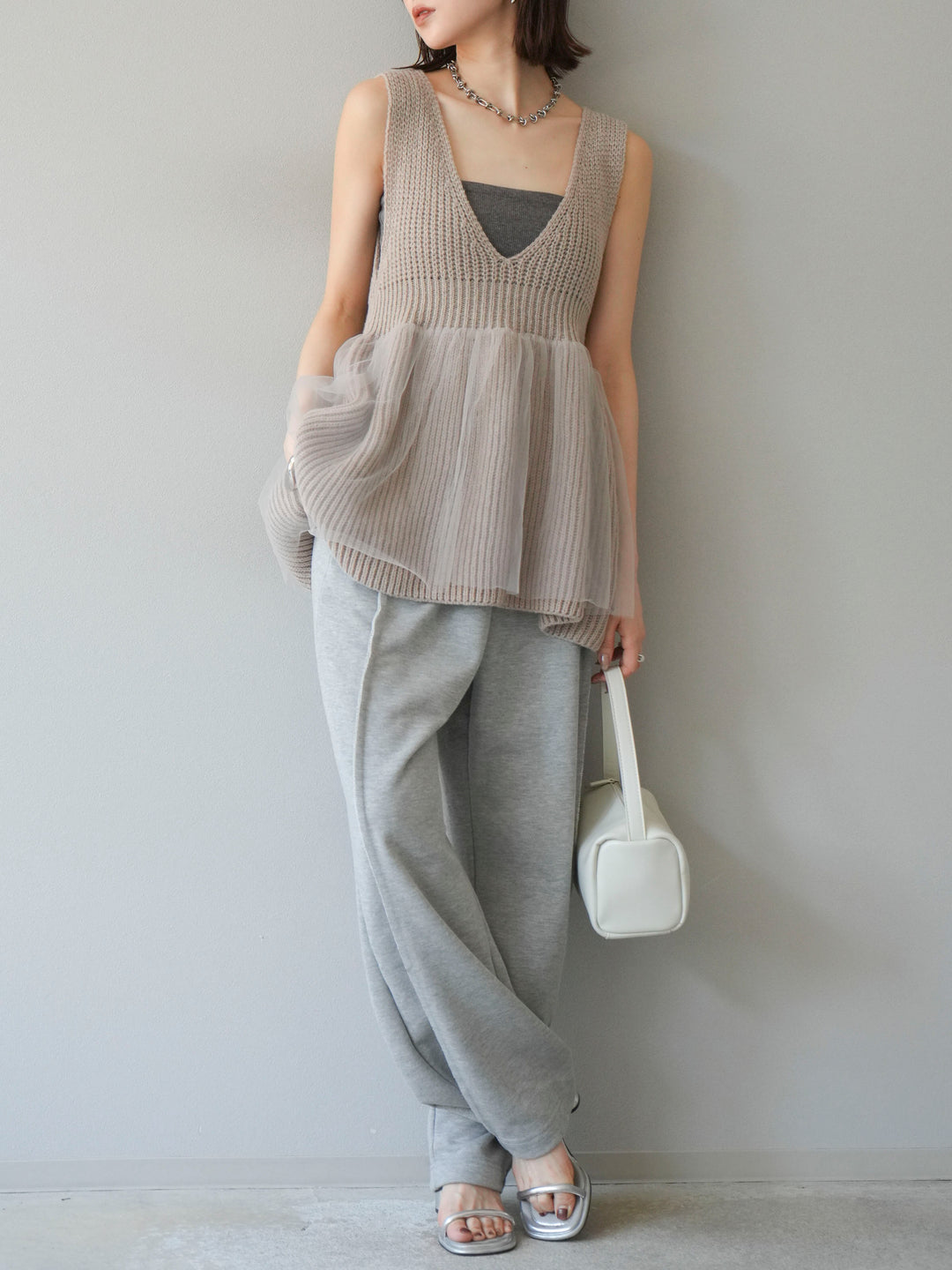 [予約]チュールレイヤードペプラムニットベスト/グレージュ