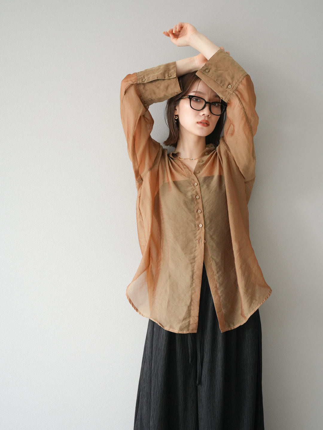 [予約]シャイニーシアーバンドカラーシャツ/カーキブラウン