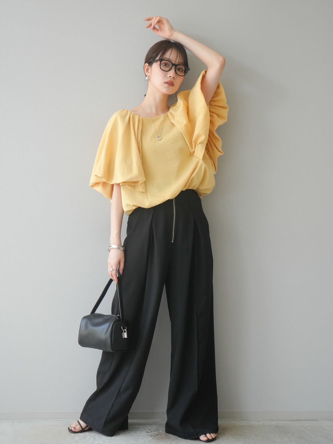 [SET] 燈籠袖褶襉設計上衣 + 拉鍊褶襉寬褲 (2 套)