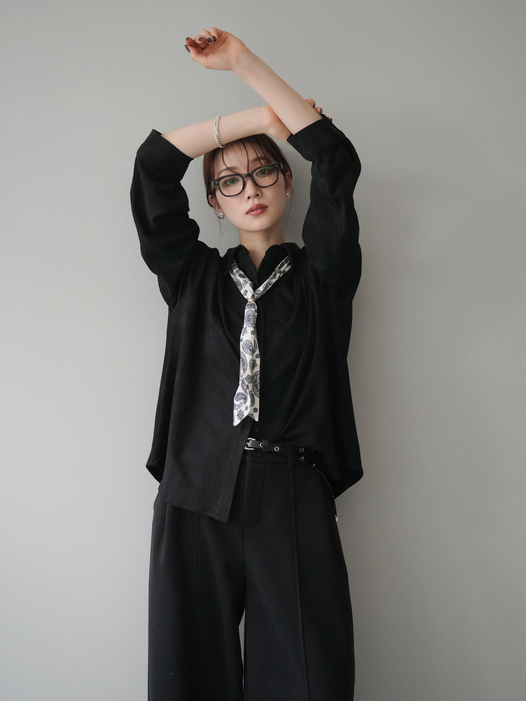 [予約]スカーフ付きスエードシャツ/black