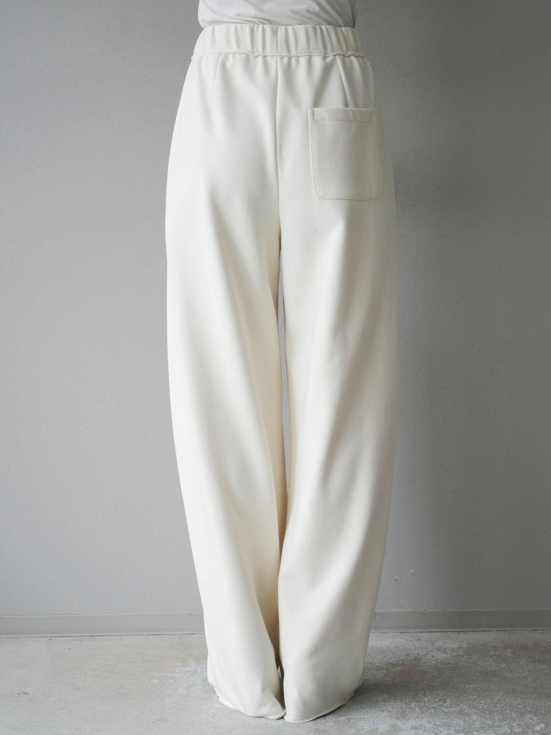 [予約]アウトシームカットオフスエットパンツ/white