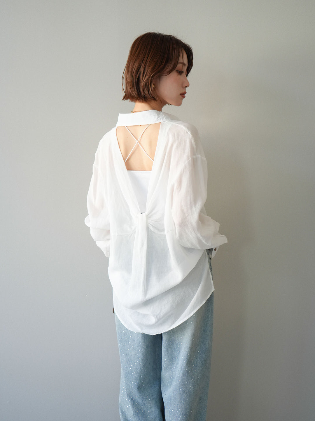 [予約]バックオープンツイストシャツ/white