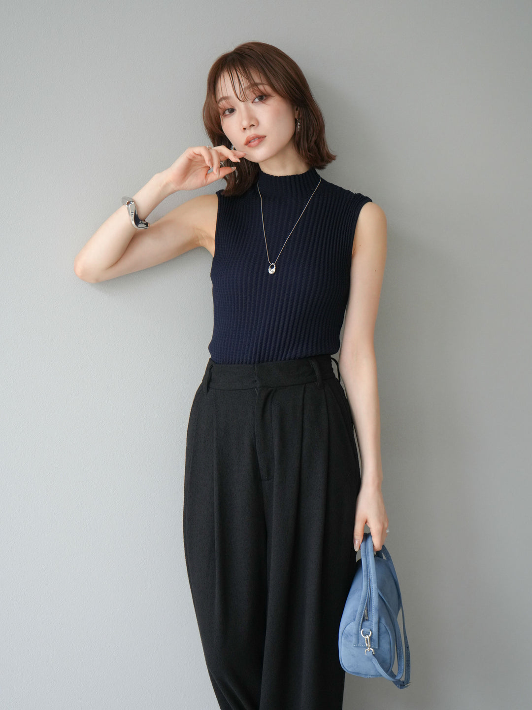 [予約]ボトルネックワッフル編みノースリーブニットトップス/ネイビー