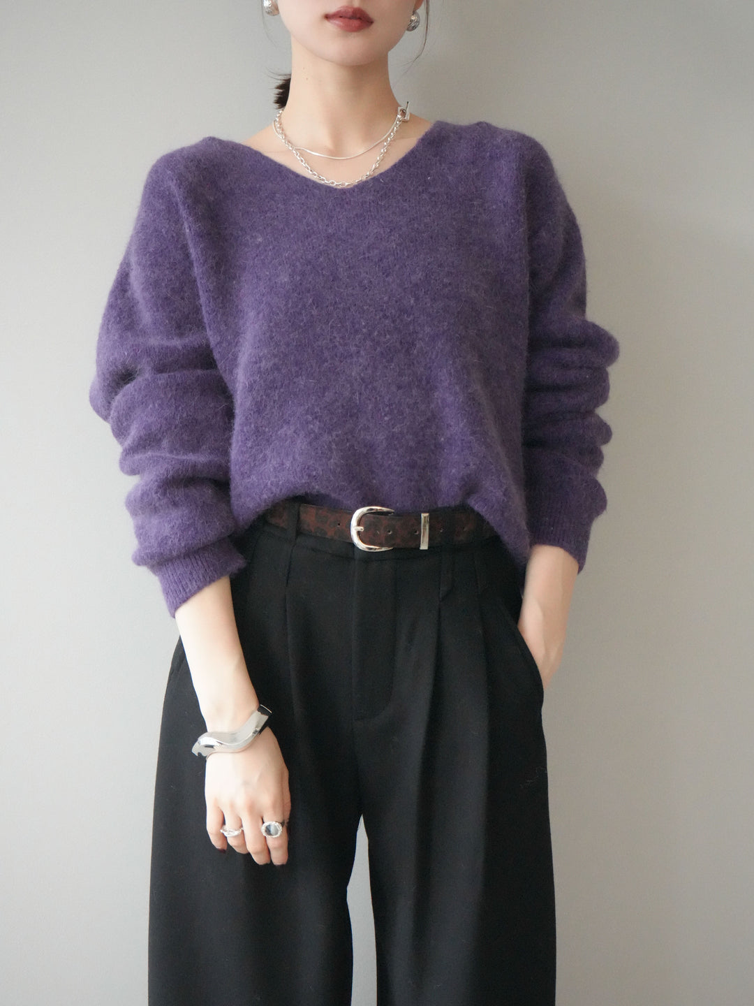 [SET]シュシュ付きアンゴラタッチVネックニットプルオーバー+選べるアクセセット(2set)