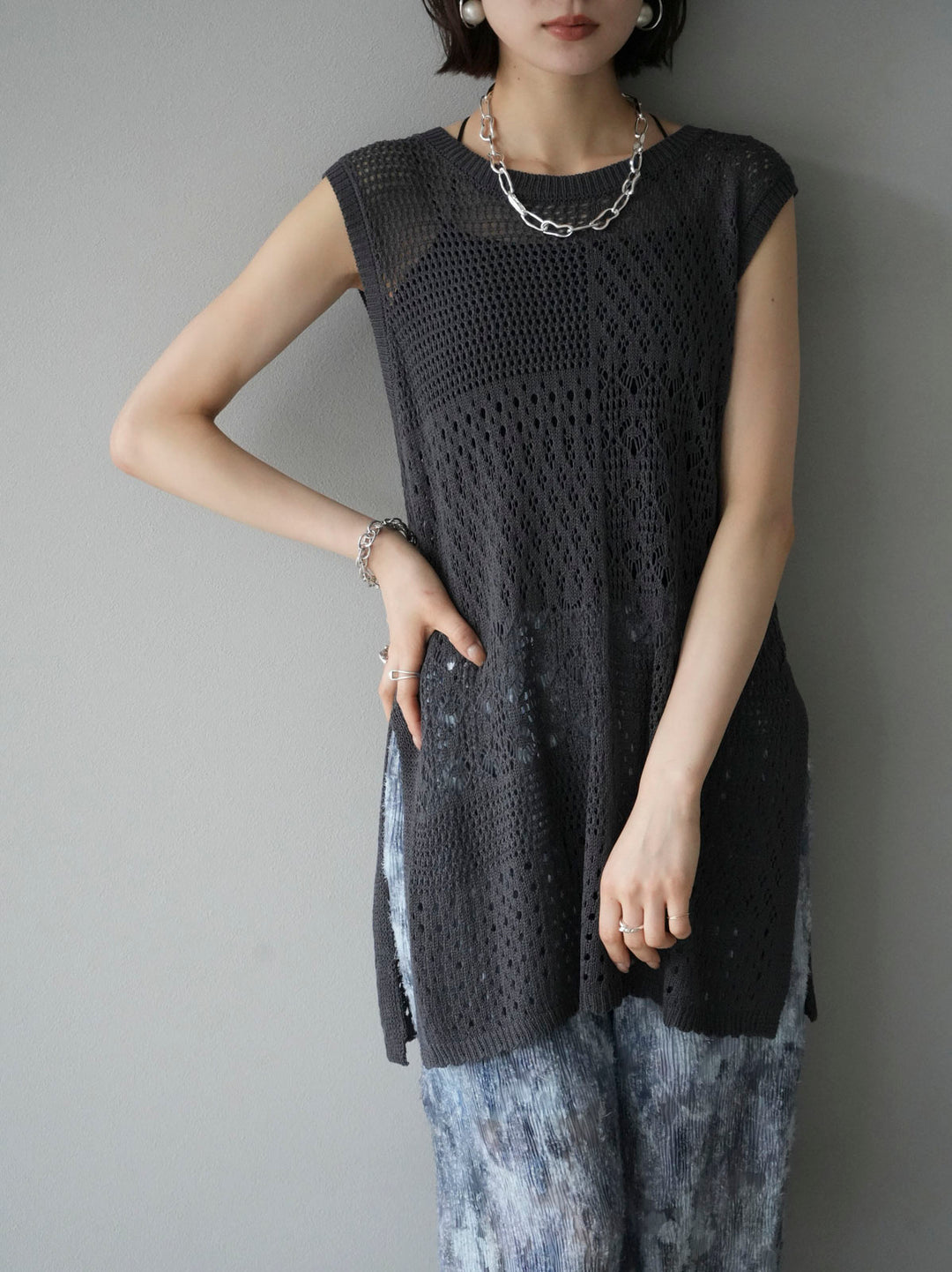 [Pre-order] Openwork side slit knit top/charcoal