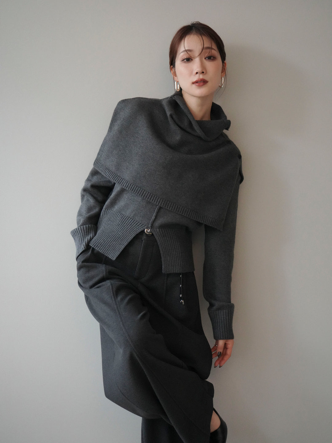 [予約]フロントスリットネックアンサンブルニット/charcoal