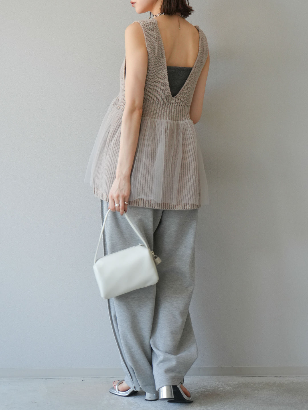 [SET] 薄紗層疊荷葉邊針織背心 + 兩用設計運動褲（2 件組）