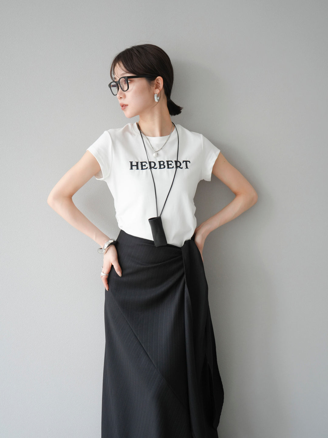 [SET]刺繍ロゴTシャツ＆レザーポーチネックレスSET +サイド巻きツイルスカート(2set)