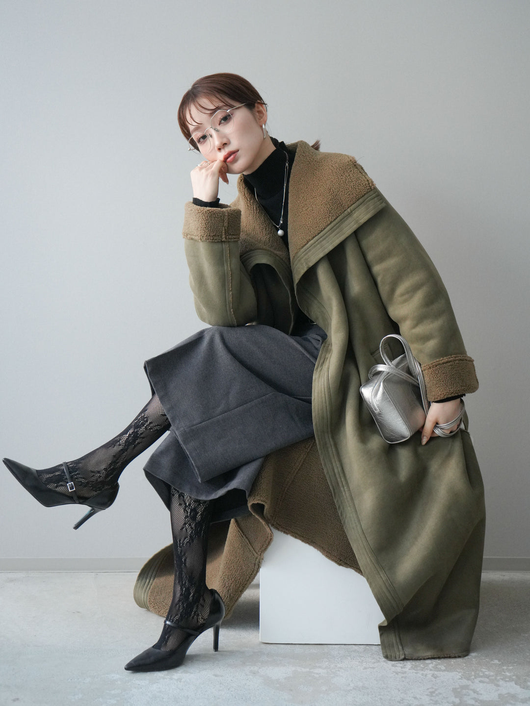 [SET]BIGカラームートンコート+袖ボタンボトルネックリブニットトップス+ベルト付ウールタッチミディアムパンツ(3set)