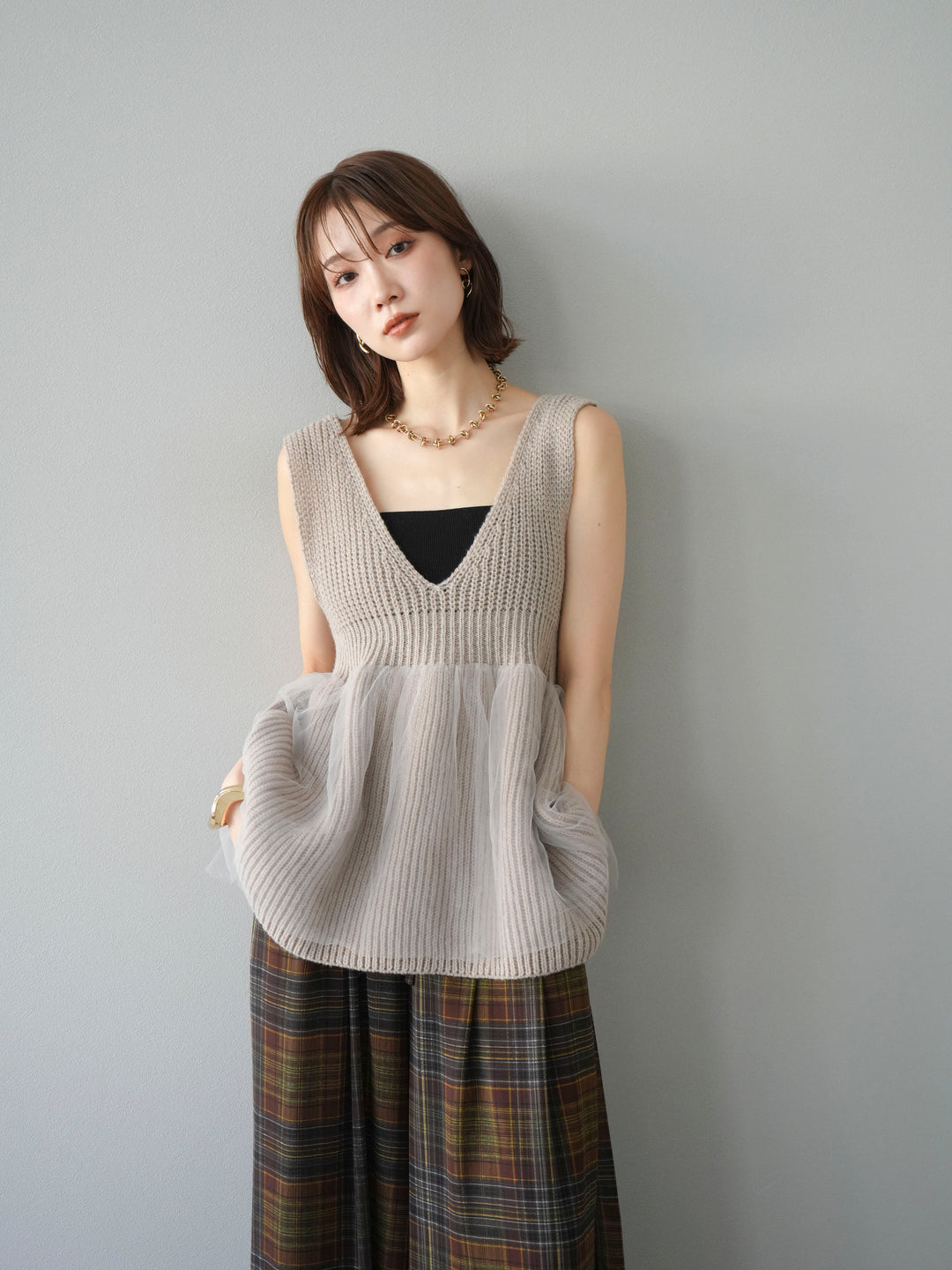 [予約]チュールレイヤードペプラムニットベスト/グレージュ