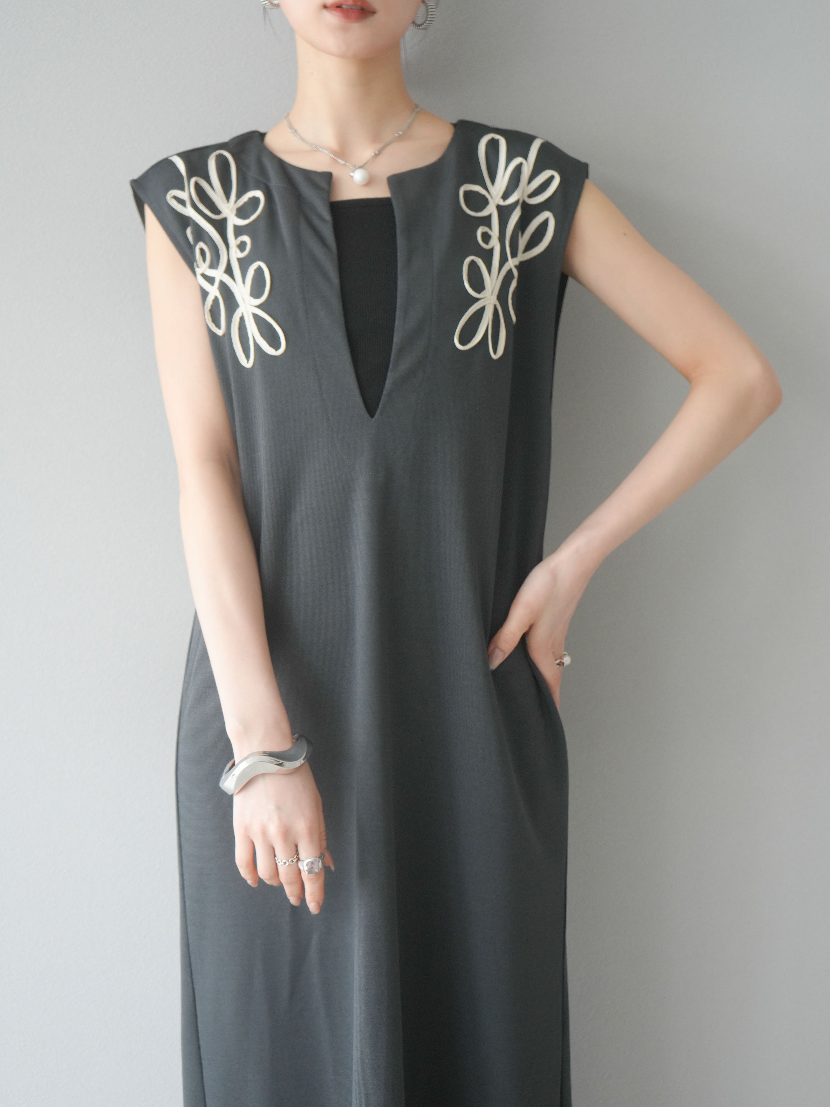 コットン刺繍3wayワンピース 予約]ライトポンチコード刺繍ワンピース/チャコール – Lumier