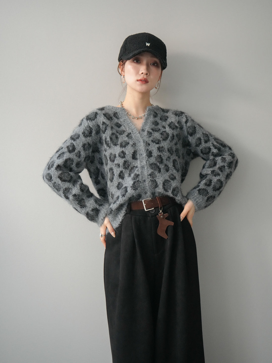 [SET]モヘアタッチレオパード柄ニットカーディガン+モチーフベルト付スエードタックワイドパンツ(2set)