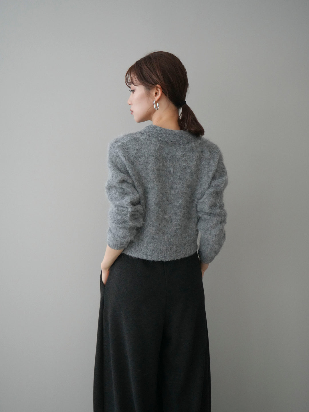 [予約]モヘア衿付きボタンプルオーバー/charcoal