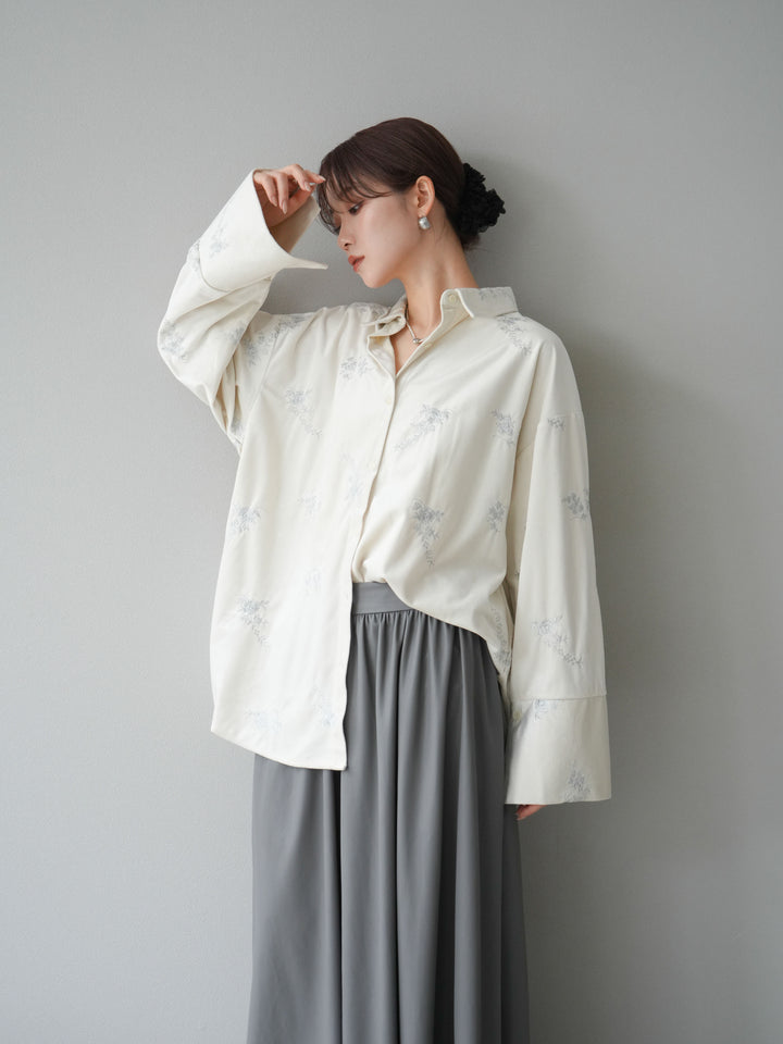 [予約]ベロアフラワーエンブロイダリーシャツ/エクリュ