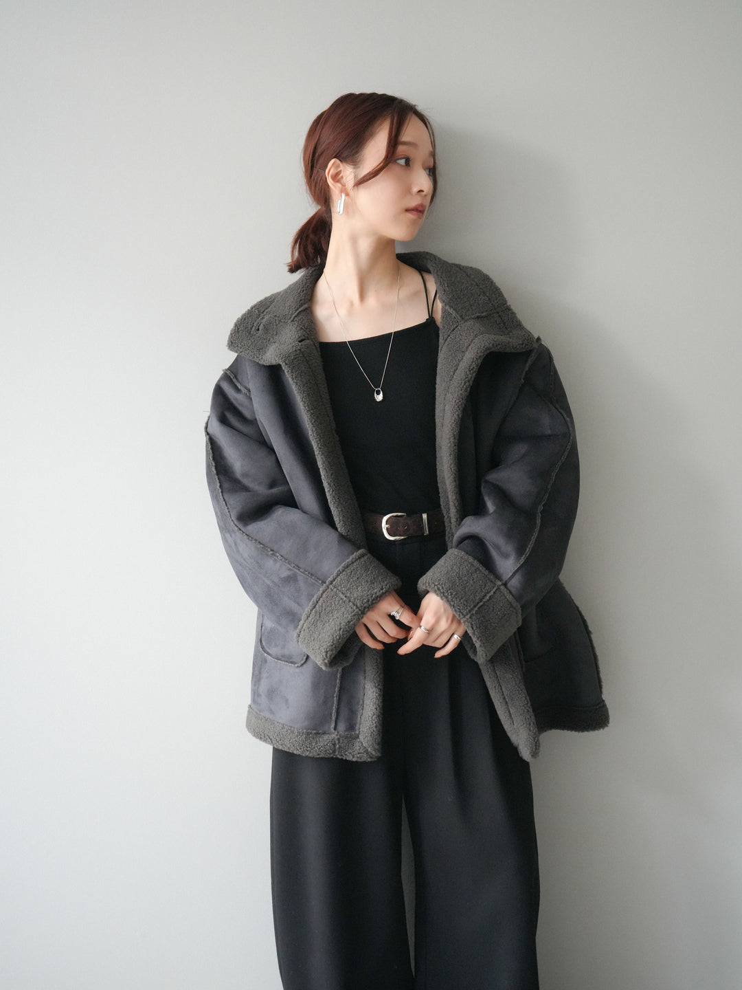 [SET]スタンドネックフェイクムートンミディアムコート+カップ付きバッククロスキャミソール(2set)