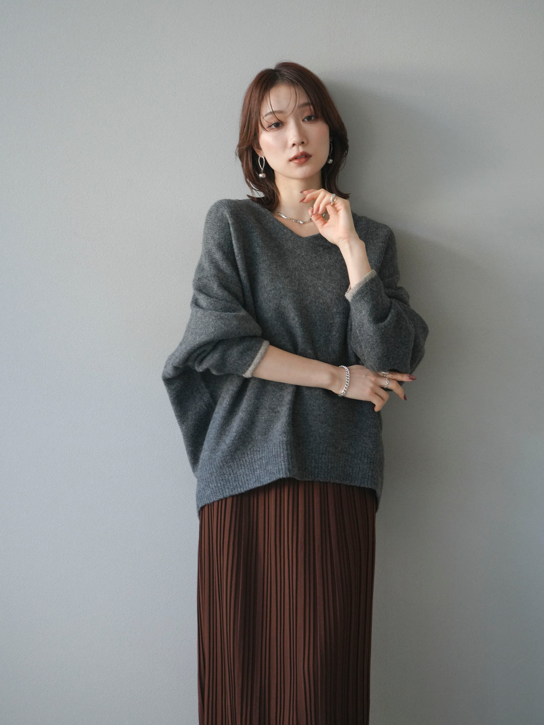 [SET]Vネック配色スリーブニットプルオーバー+選べるアクセセット(2set)