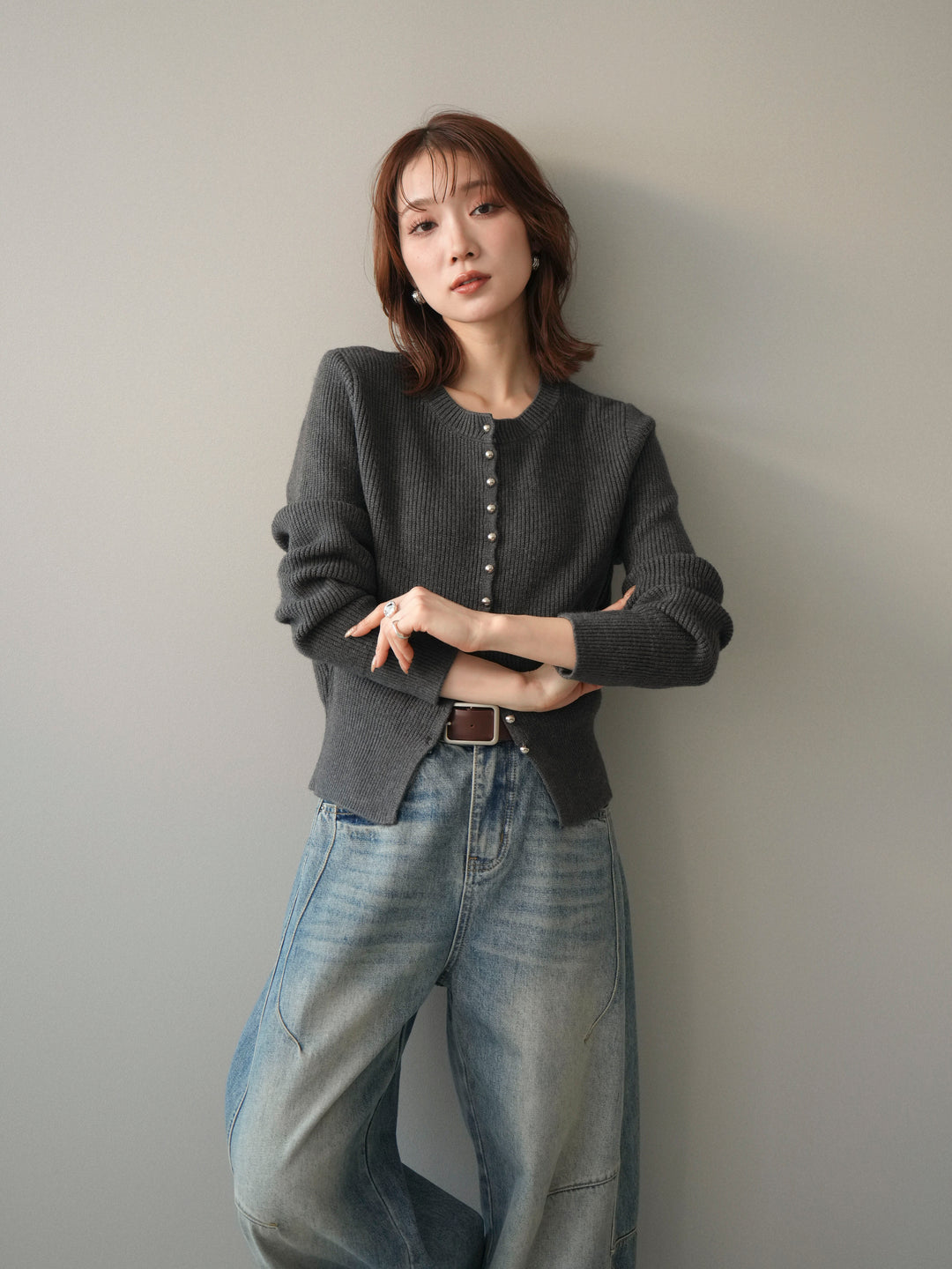 [SET]シルバーボタン畦編みニットカーディガン+ベルト付カーブデニムパンツ(2set)