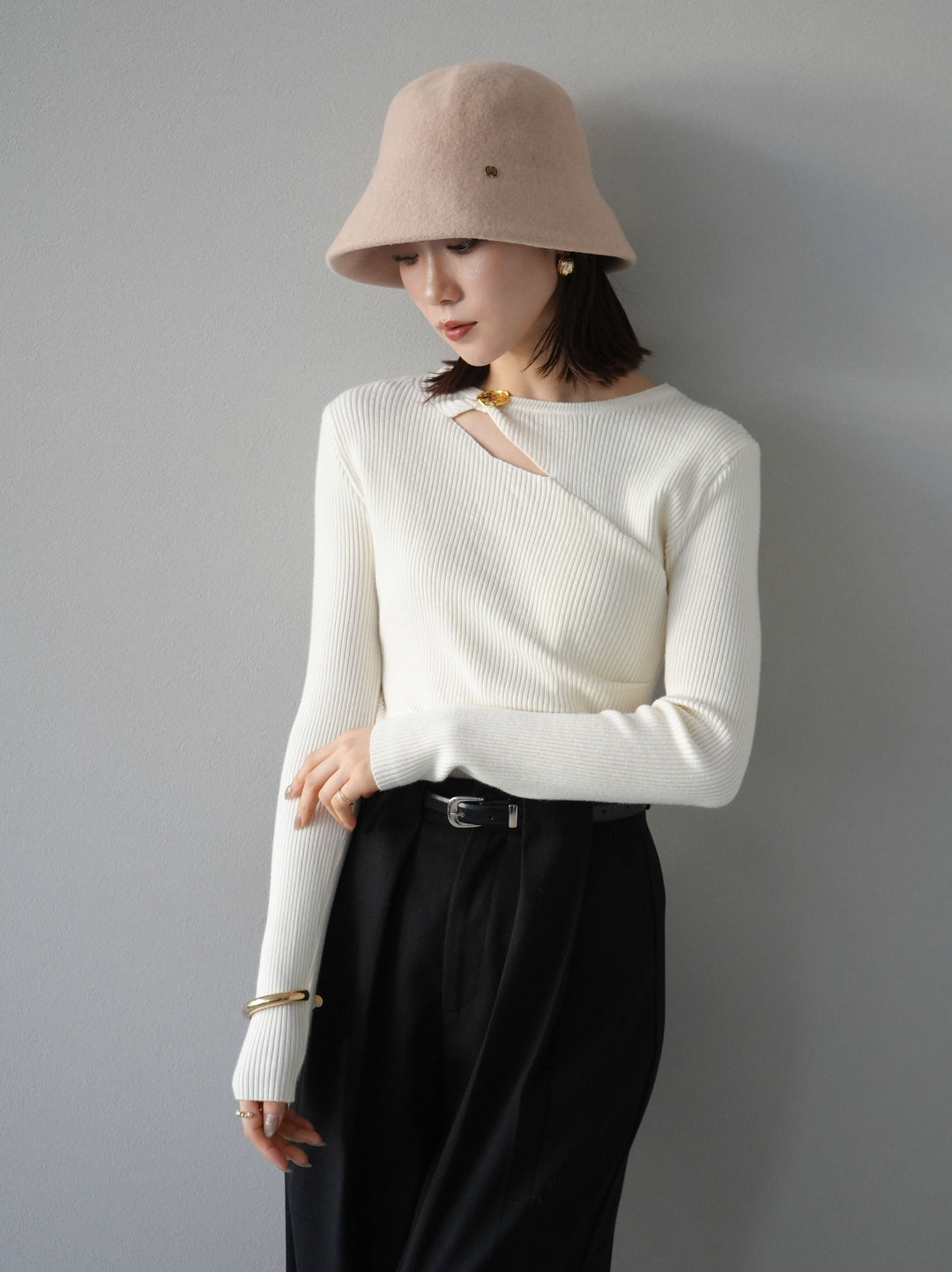 [予約]ゴールドモチーフデザインリブトップス/ホワイト