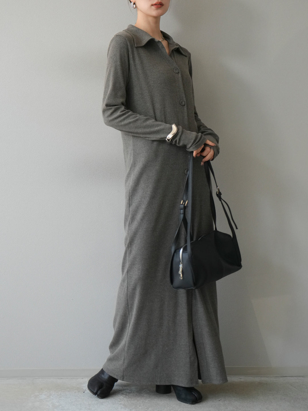 [予約]襟付きカットリブボタンワンピース/チャコール