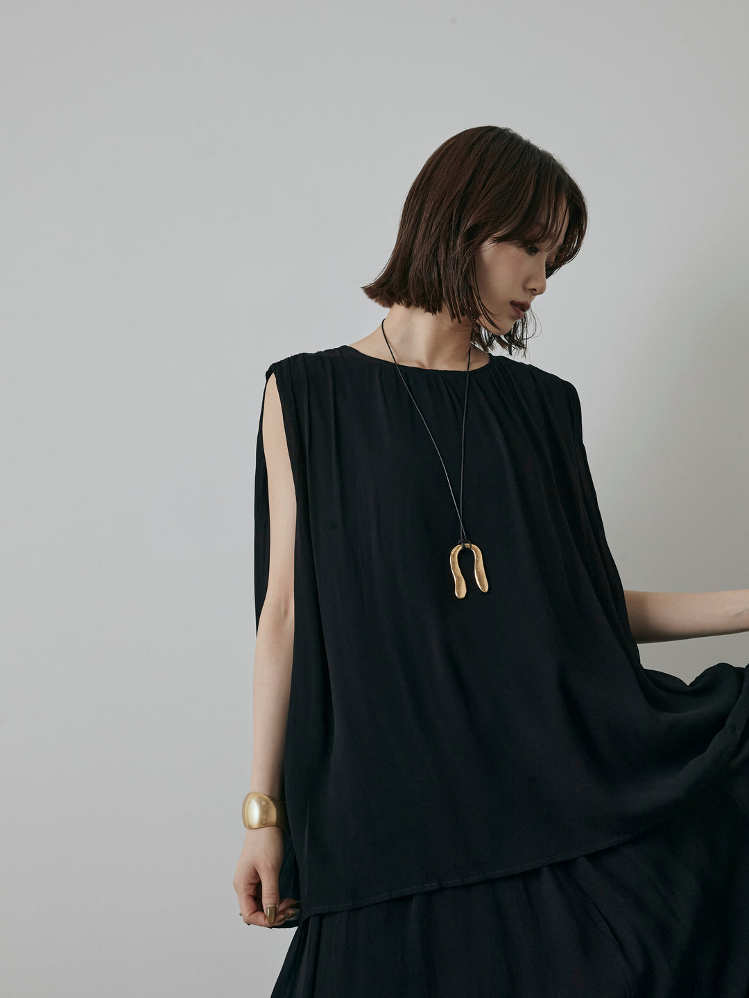 [預購] 透視褶肩襯衫/黑色