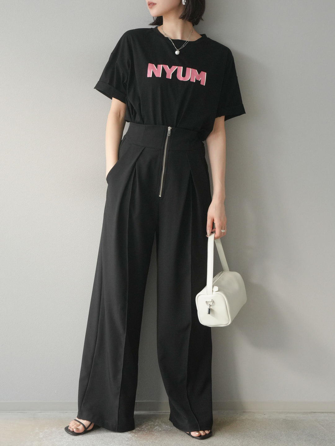 [預訂]“NYUM”標誌印花乾爽觸感棉質T卹/黑色