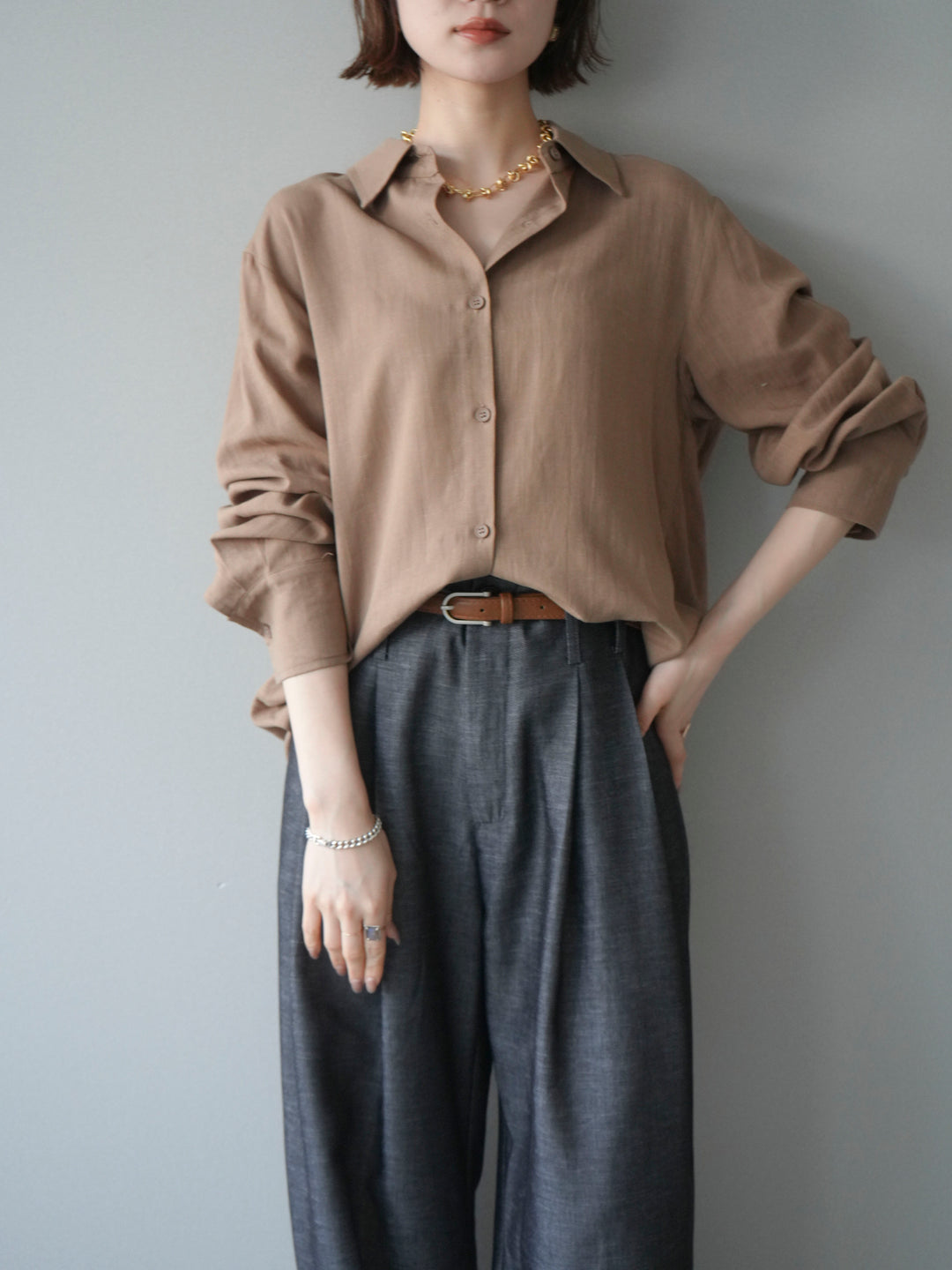 [予約]バックVレースデザインシャツ/beige