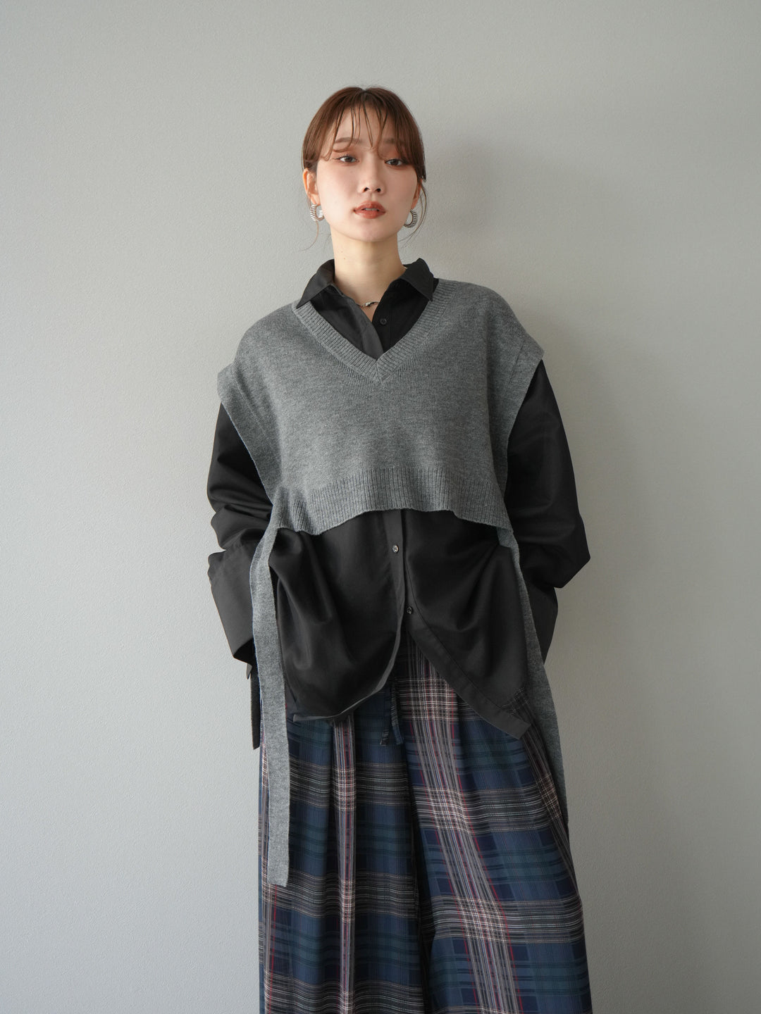 [予約]サイドリボンVネックショートニットベスト/チャコール