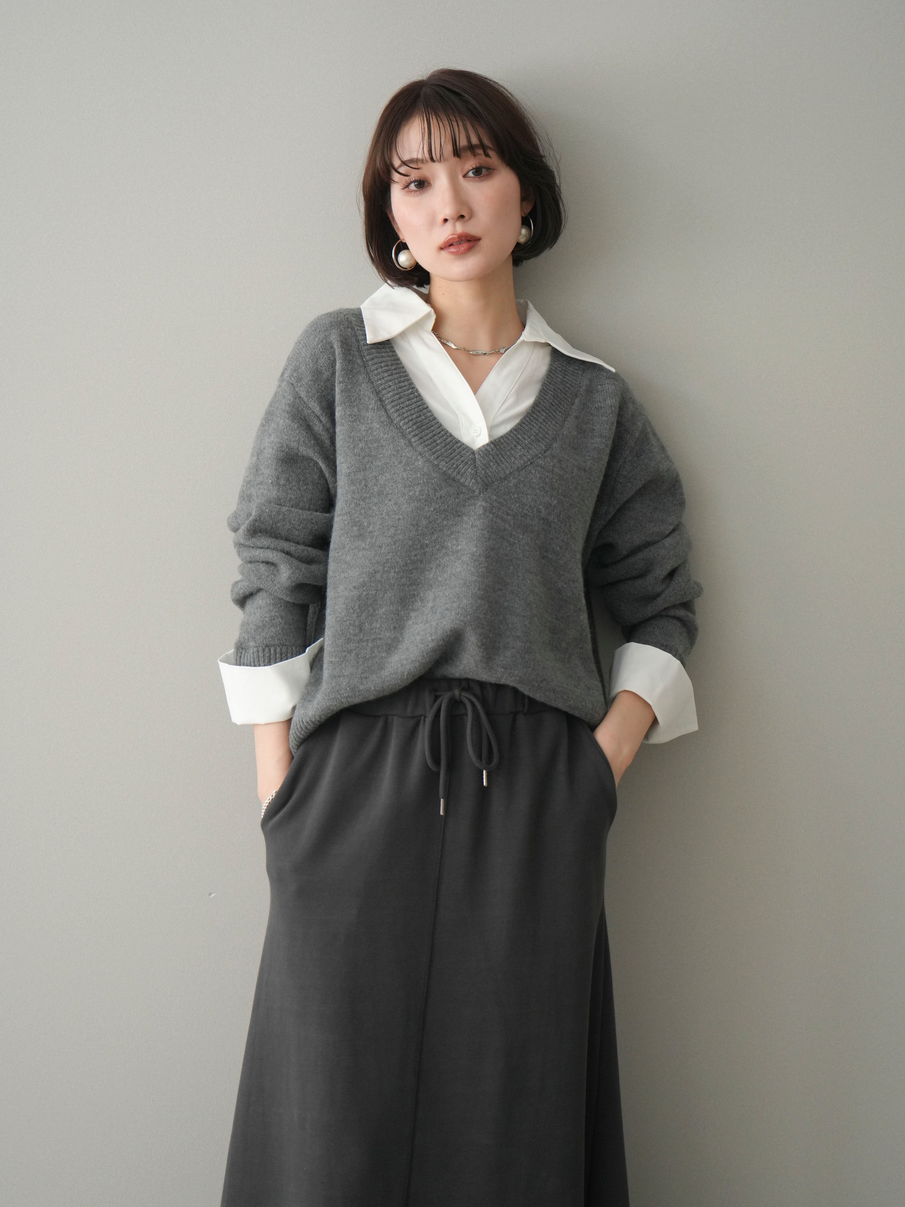 予約]シャツドッキングVネックニットトップス/gray – Lumier
