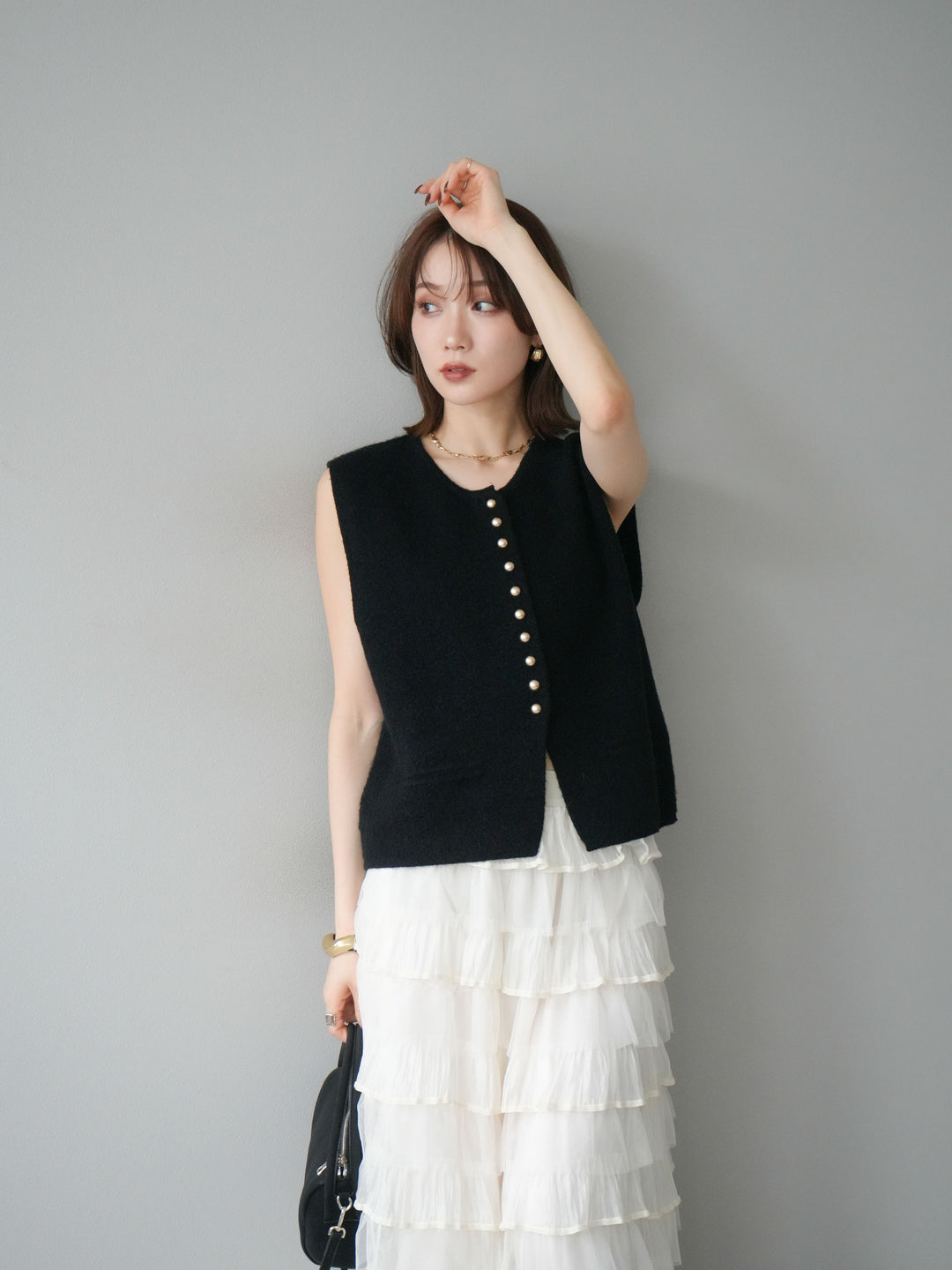 [予約]ゴールドボタンコンパクトニットベスト/ブラック