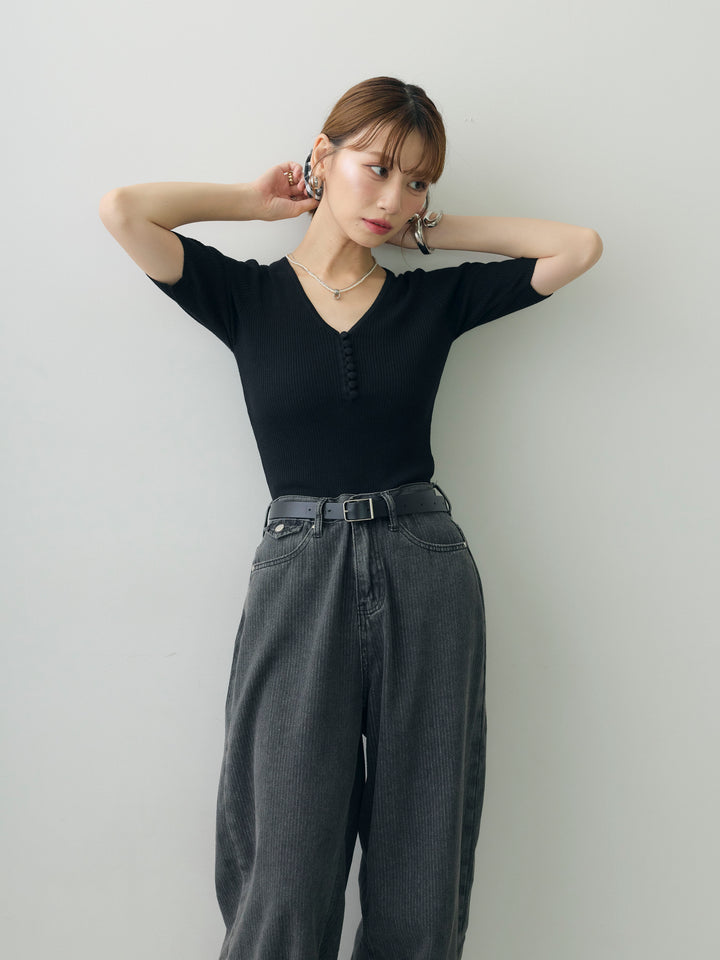 [予約]くるみボタンVネックリブニットトップス/black
