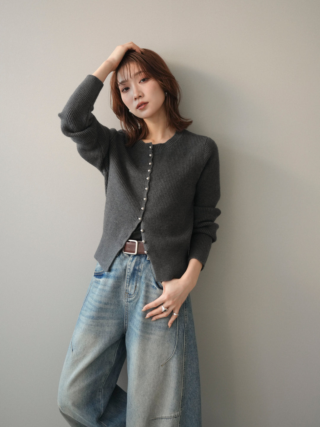 [SET]シルバーボタン畦編みニットカーディガン+ベルト付カーブデニムパンツ(2set)