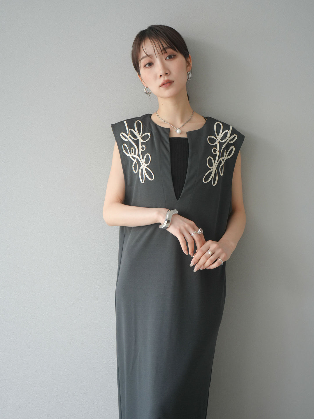 [予約]ライトポンチコード刺繍ワンピース/チャコール