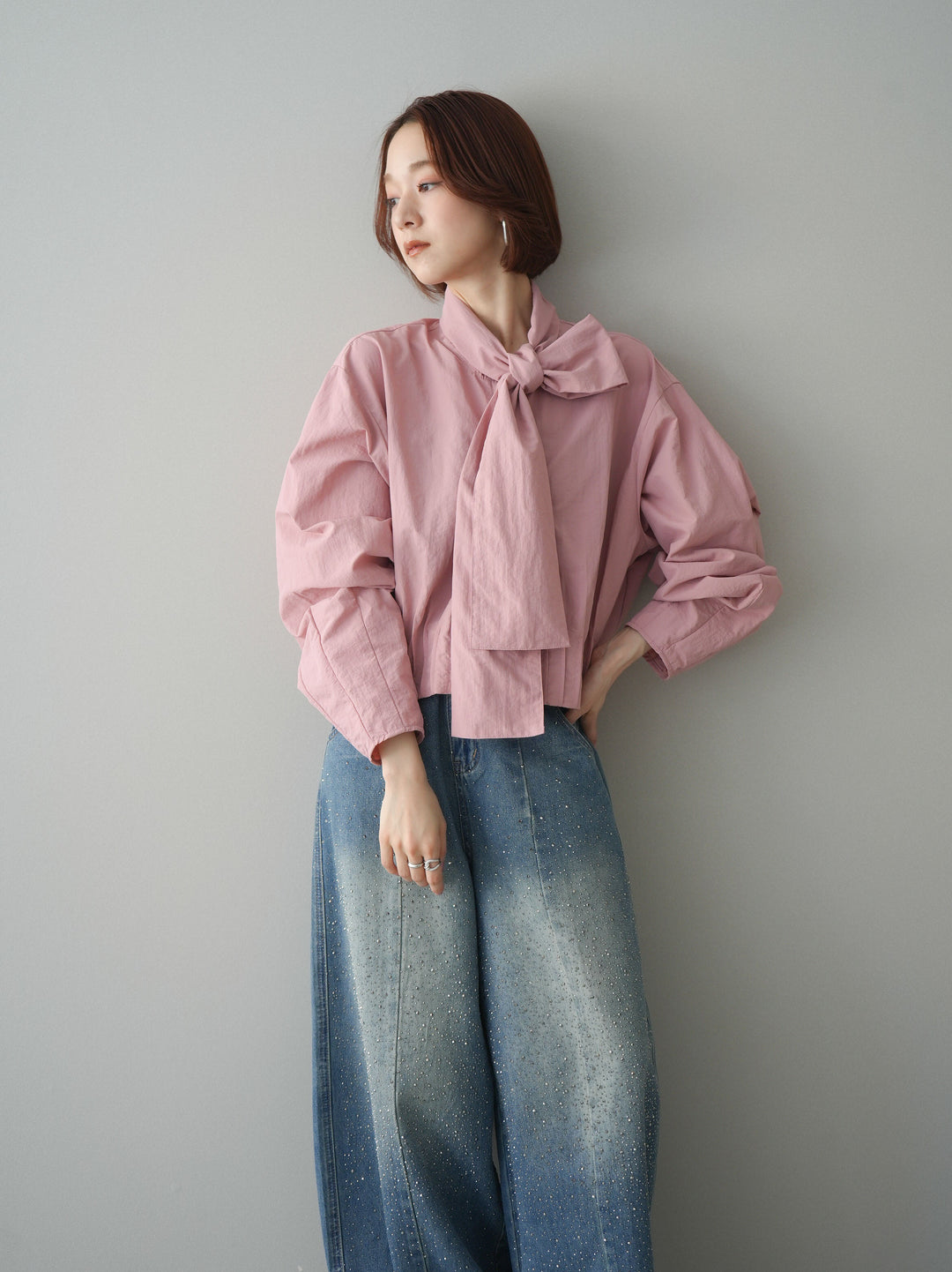 [SET]ボウタイ裾プリーツライトジャケット+フロントビジューカーブデニムパンツ(2set)