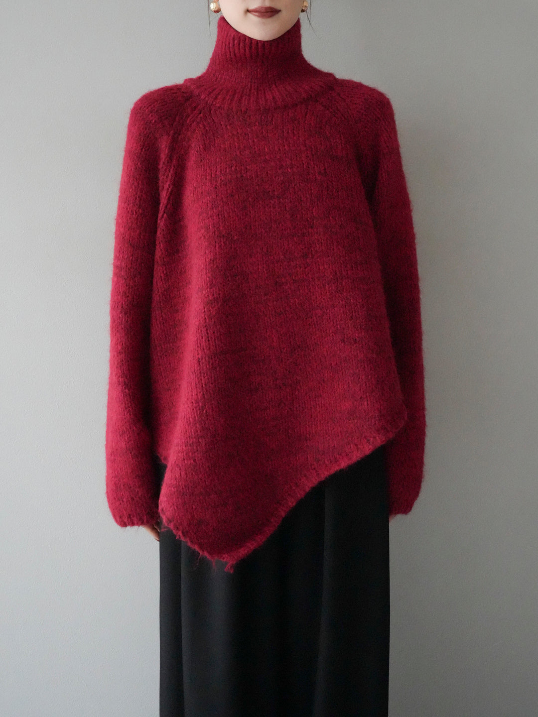 [予約]アシンメトリーハイネックニットプルオーバー/red