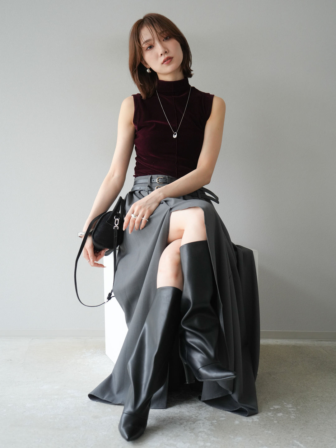 [SET]シアーベロアプチネックノースリーブトップス+エステルプリーツスリットスカート(2set)