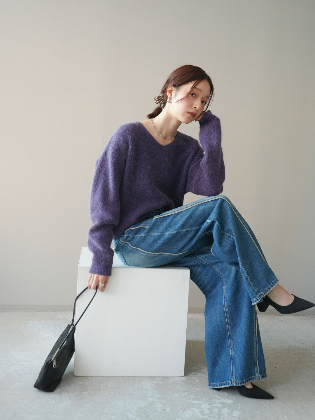 [SET]シュシュ付きアンゴラタッチVネックニットプルオーバー+サイドフリンジワイドデニムパンツ(2set)