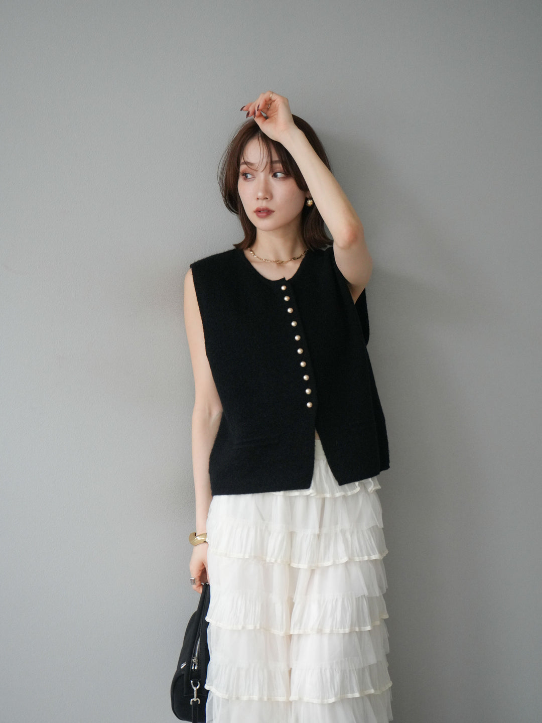 [予約]ゴールドボタンコンパクトニットベスト/ブラック