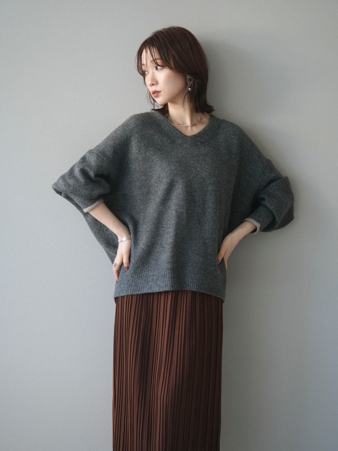 [SET]Vネック配色スリーブニットプルオーバー+選べるアクセセット(2set)