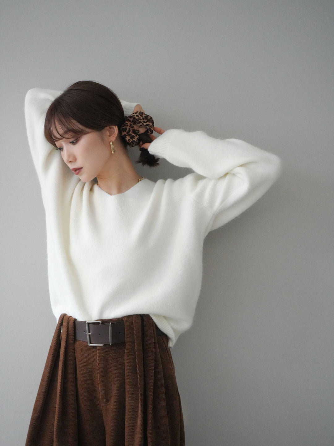 [SET]シュシュ付きアンゴラタッチVネックニットプルオーバー+ベルトデザインループコールテンワイドパンツ(ベルト付き)(2set)