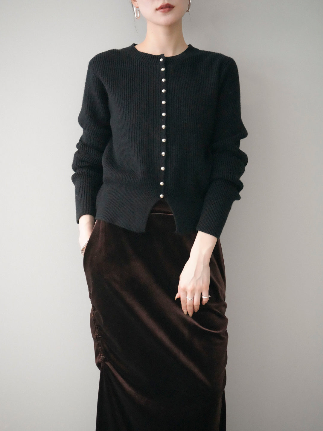 [SET]シルバーボタン畦編みニットカーディガン+ギャザーベロアスカート(2set)