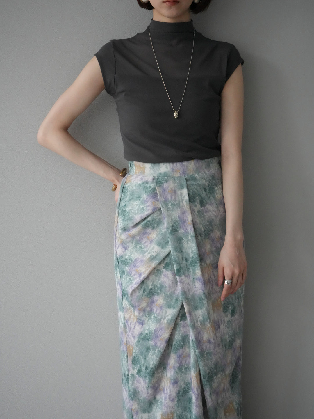 [予約]シアー切替ストレッチトップス/チャコール