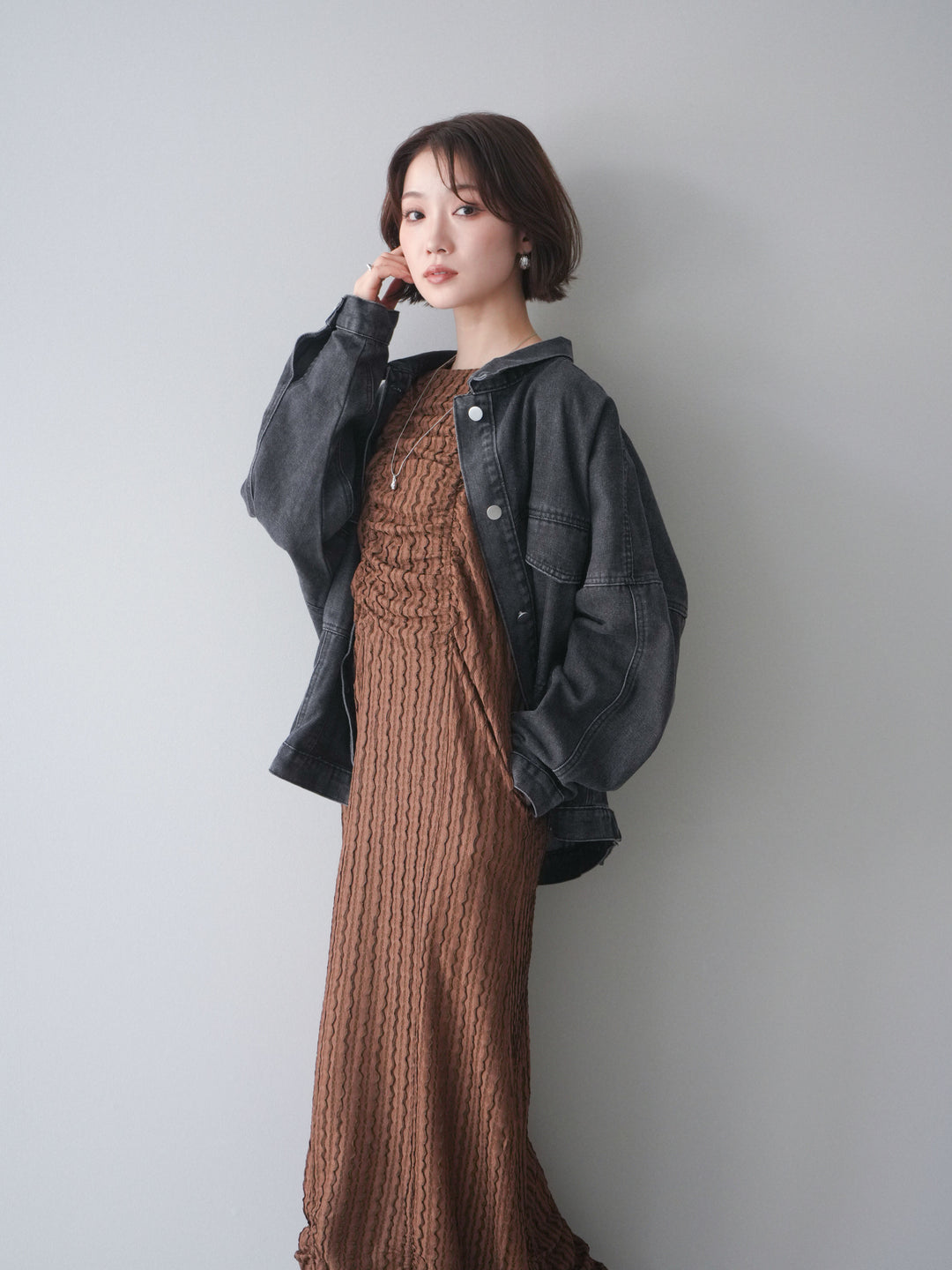 [SET]シャーリングジャガードノースリーブワンピース+ルーズシルエットデニムジャケット(2set)