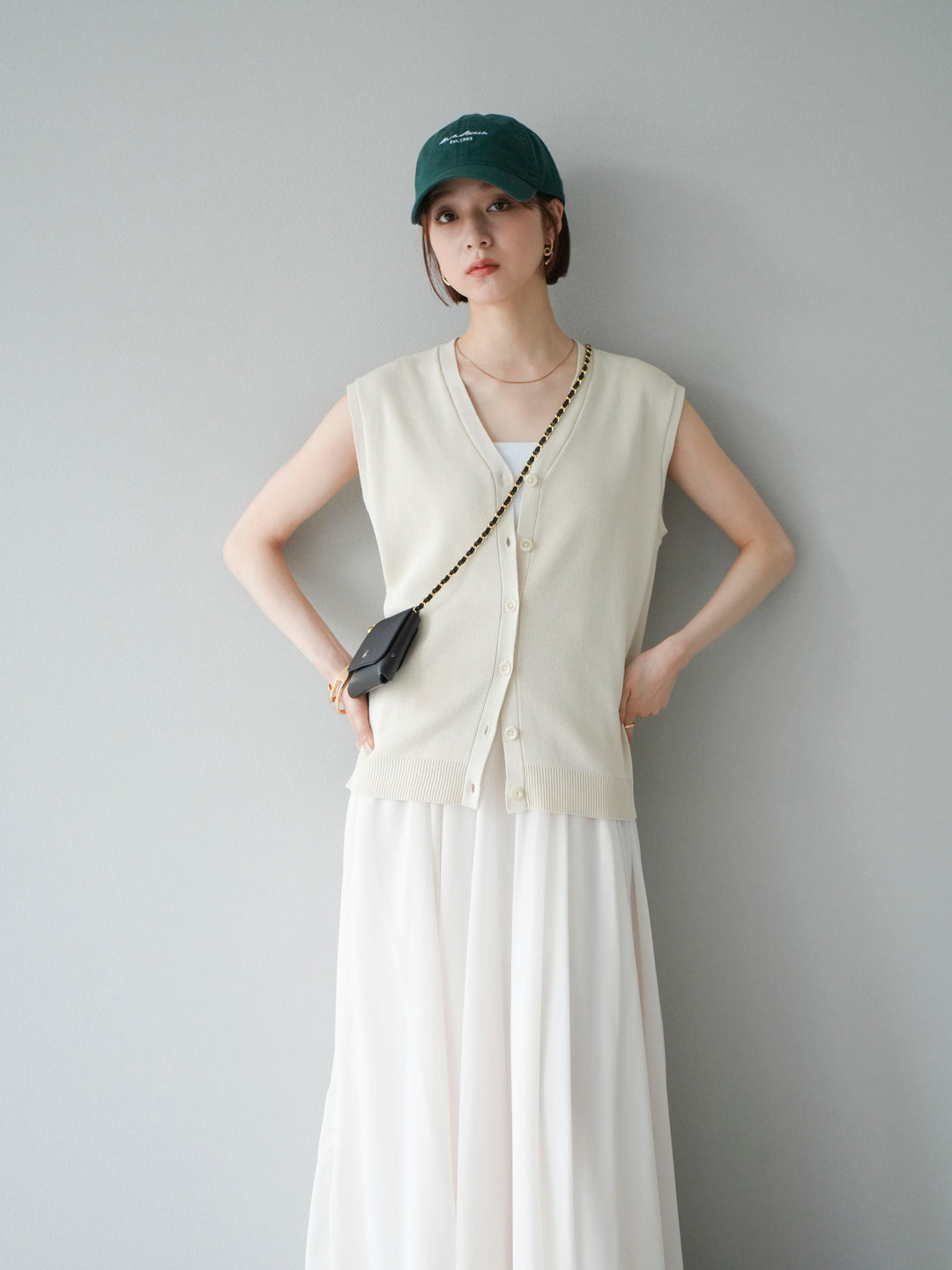 [SET] V領人造絲針織背心+雪紡喇叭裙（2件組）