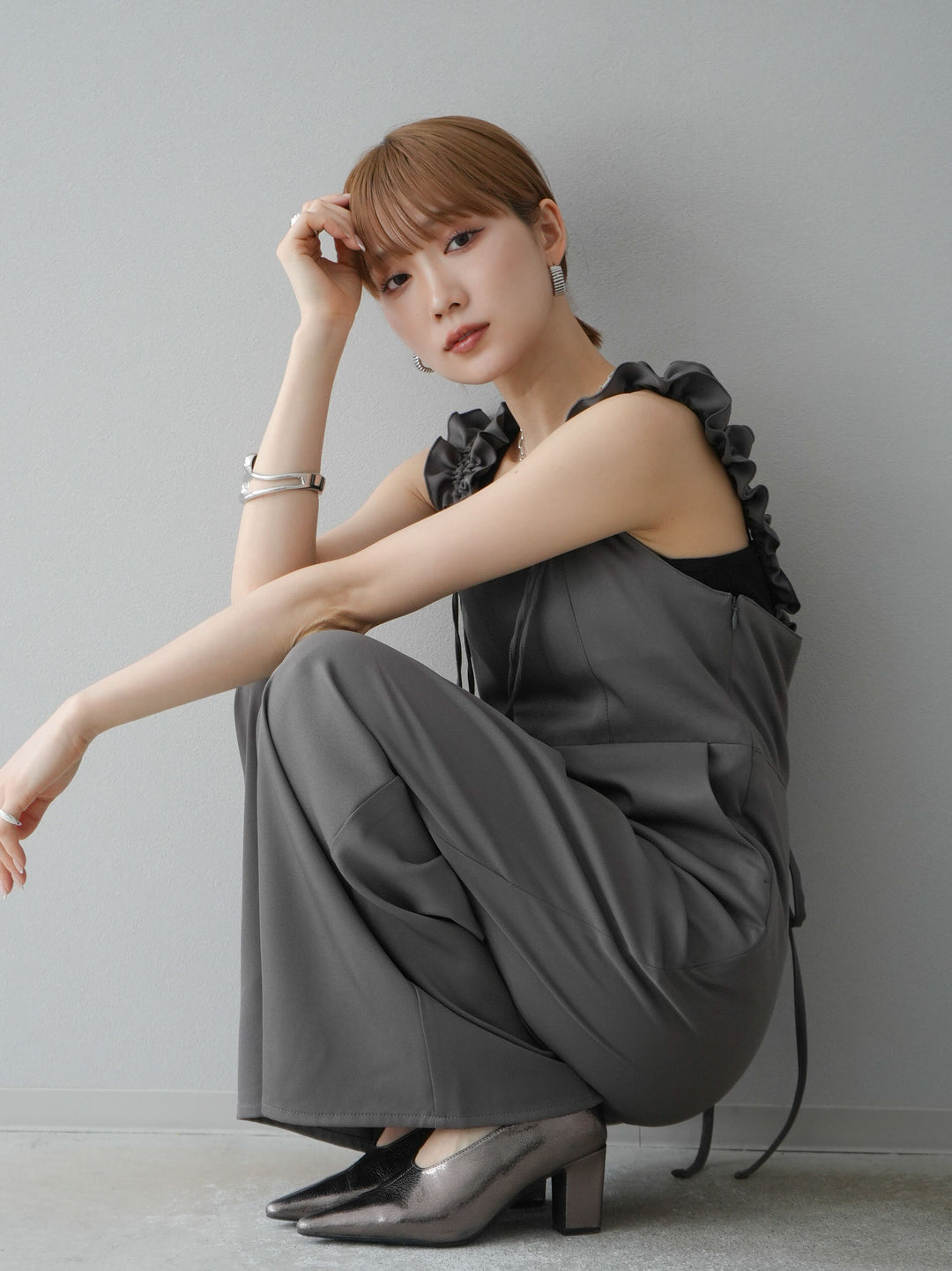 [預訂] 繫帶荷葉邊連身衣/灰色