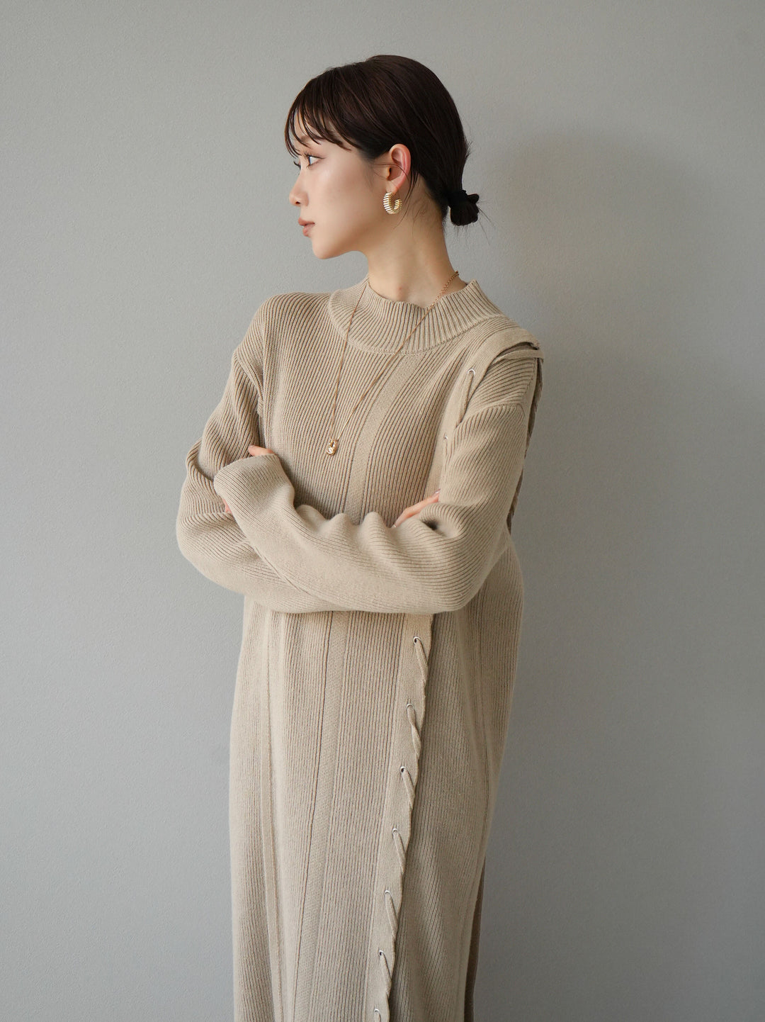 [SET] 不對稱繫帶高領針織連身裙 + 可選飾品套裝 (2套)