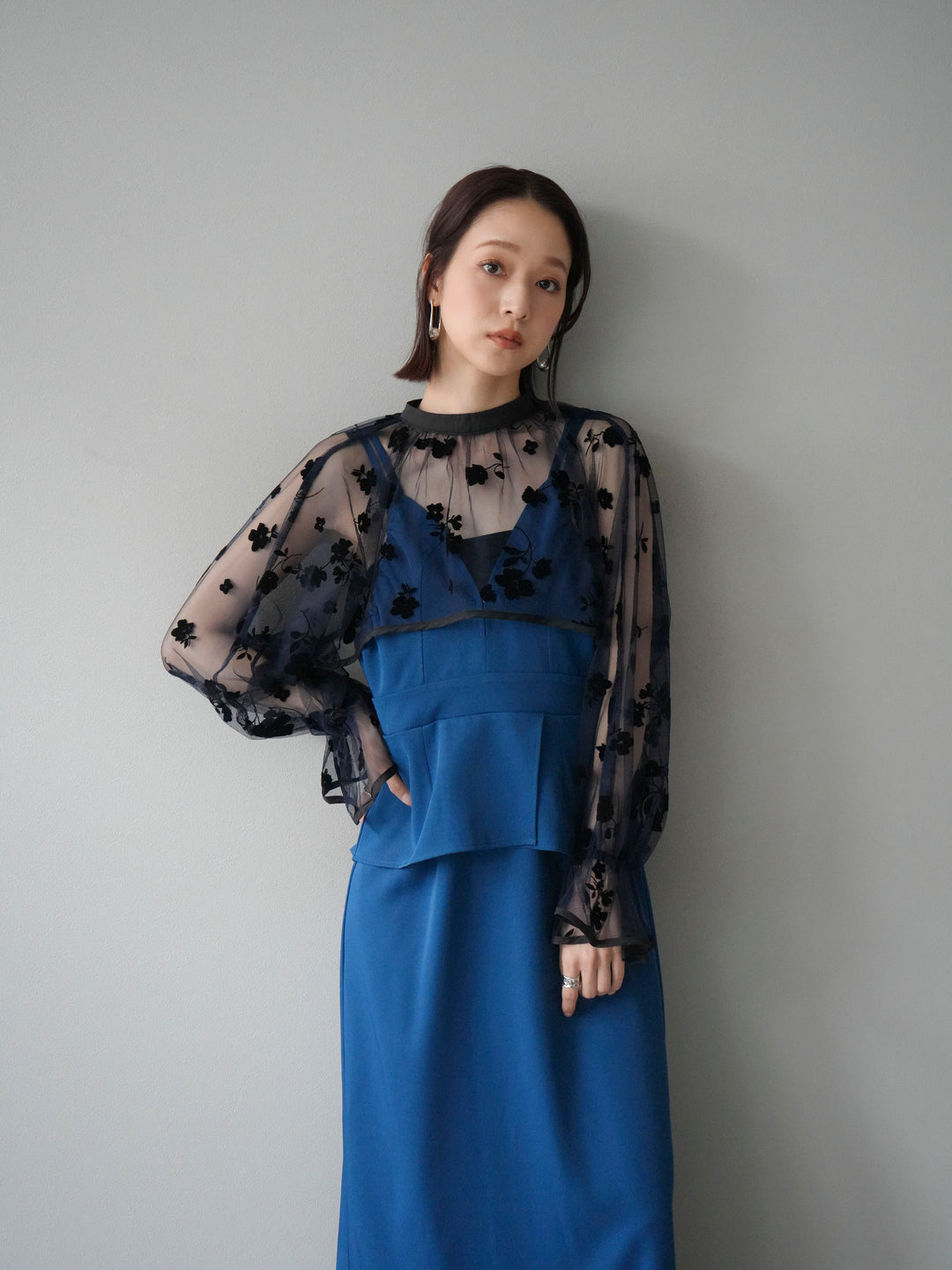 [予約]チュールフラワーフロッキーショートブラウス/ネイビー