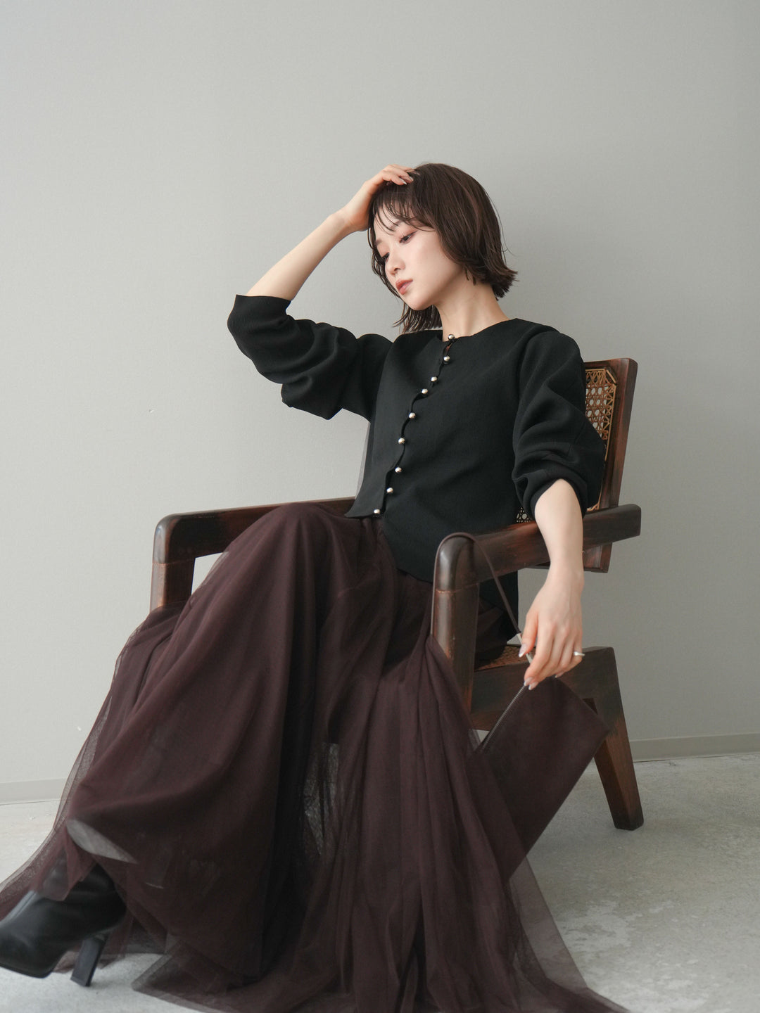 [予約]フロントスリットシルバーボタンニットカーディガン/black